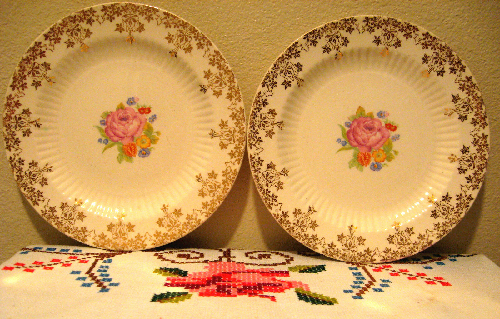 2 Royal Usa Bread & Butter Plates - Helena Pattern ~ Excellent ~ Vintage
